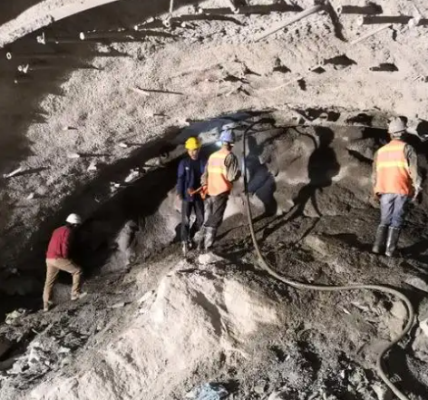 同江拱顶带模注浆料的施工流程及注意事项